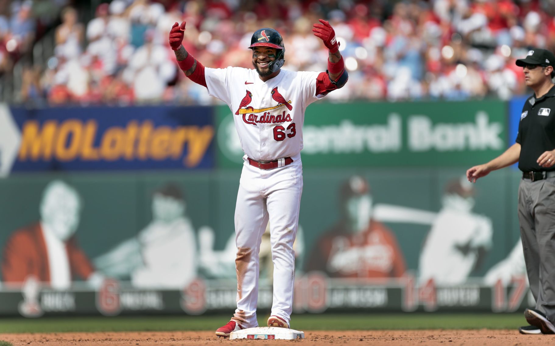 Cardinals sweep Padres with 8-7 victory